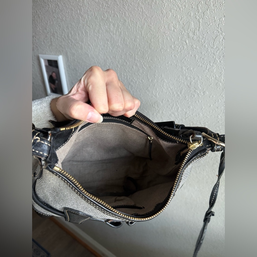 Vintage 1990s Dooney & Bourke Black and Cream Lucy Shoulder Bag - Picture 5 of 6